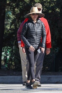 lisa-rinna-out-hiking-in-los-angeles-01-02-2024-3.jpg