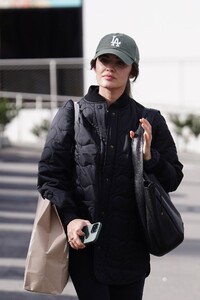 lucy-hale-street-style-studio-city-12-22-2023-6.jpg