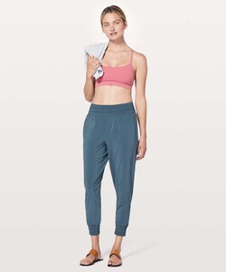 lululemon-flow-y-bra-nulu-cherry-tint-034464-235664.jpg