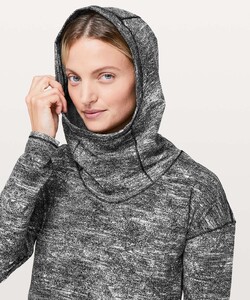 lululemon-forever-endeavour-long-sleeve-rush-jacquard-black-white-034682-245201.jpg