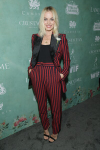 margot_281929~8.jpg
