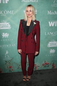 margot_282129~8.jpg