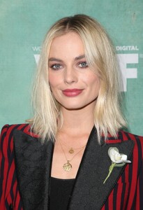 margot_282429~8.jpg