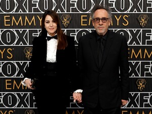 monica-bellucci-and-tim-burton--006.thumb.jpg.523c0b6f808ba00323fc82b672126166.jpg