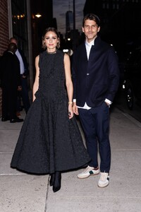 olivia-palermo-and-johannes-huebl-out-in-nyc-12-10-2023-6.jpg