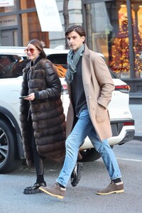 olivia-palermo-and-johannes-huebl-out-in-soho-01-04-2024-1.jpg