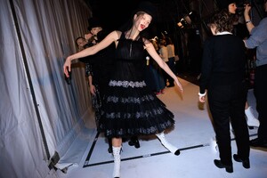 paris_couture_ss23_backstage_chanel_acielle_021.thumb.jpg.772f088767831de3d21f77068d15272b.jpg