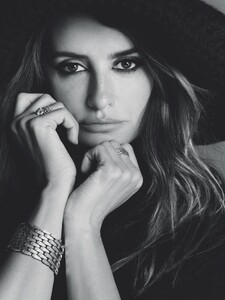 penelope-cruz-for-vanity-fair-italy-january-2024-3.jpg