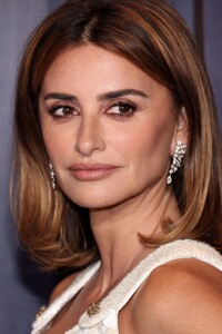 penelope-cruz-governors-awards-in-los-angeles-01-09-2024-2.jpg