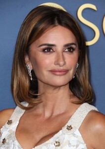 penelope-cruz-governors-awards-in-los-angeles-01-09-2024-4.jpg