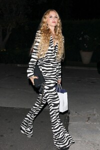 racjel-zoe-arrives-at-relevant-cosmetic-event-in-beverly-hills-10-25-2023-5.jpg