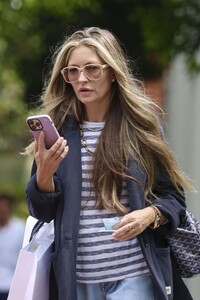 rebecca-gayheart-shopping-on-melrose-place-in-la-09-20-2023-1.jpg