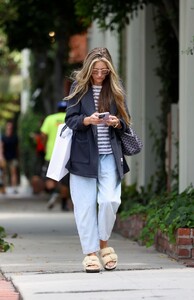 rebecca-gayheart-shopping-on-melrose-place-in-la-09-20-2023-2.jpg