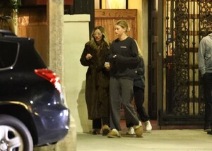 rebecca-gayheart-takes-her-daughters-billie-and-georgia-out-to-dinner-at-matsuhisa-sushi-restaurant-in-beverly-hills-01-11-2024-3.jpg