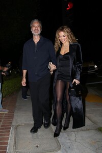 rita-ora-and-taika-waititi-arrives-at-leonardo-dicaprio-s-49th-birthday-party-in-beverly-hills-11-11-2023-4.jpg