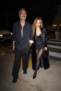 rita-ora-and-taika-waititi-arrives-at-leonardo-dicaprio-s-49th-birthday-party-in-beverly-hills-11-11-2023-6.jpg