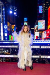 rita-ora-rehearsing-for-dick-clark-s-new-year-s-rockin-eve-at-times-square-in-new-york-12-30-2023-0.jpg