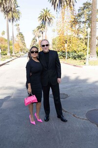 salma-hayek-arrives-at-balenciaga-fall-24-show-in-los-angeles-12-02-2023-0.jpg