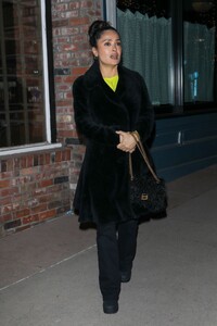 salma-hayek-arrives-at-kate-hudson-s-live-singing-debut-performance-at-bad-harriet-s-in-aspen-12-29-2023-4.jpg