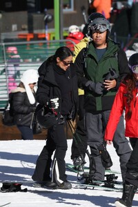 salma-hayek-out-skiing-with-her-family-in-aspen-12-27-2023-0.jpg