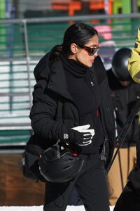 salma-hayek-out-skiing-with-her-family-in-aspen-12-27-2023-5.jpg