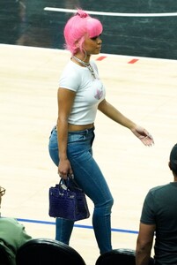 saweetie-at-clippers-vs.-suns-game-at-crypto.com-arena-in-los-angeles-04-06-2022-8.jpg