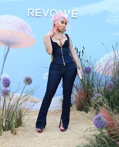 saweetie-at-revolve-party-at-coachella-2023-music-festival-in-indio-04-15-2023-2.jpg