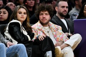 selena-gomez-and-benny-blanco-at-lakers-vs.-miami-heat-game-at-crypto.com-arena-in-los-angeles-01-03-2024-3.jpg