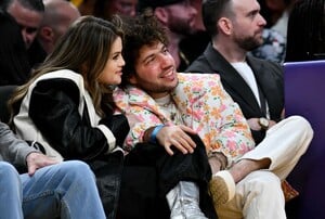 selena-gomez-and-benny-blanco-at-lakers-vs.-miami-heat-game-at-crypto.com-arena-in-los-angeles-01-03-2024-6.jpg