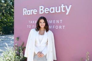 selena-gomez-the-launch-of-rare-beauty-s-find-comfort-body-collection-in-beverly-hills-01-10-2024-4.jpg