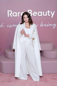 selena-gomez-the-launch-of-rare-beauty-s-find-comfort-body-collection-in-beverly-hills-01-10-2024-9.jpg