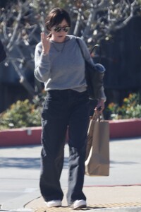 shannen-doherty-at-a-new-year-s-day-brunch-with-her-mother-in-malibu-01-01-2024-2.jpg