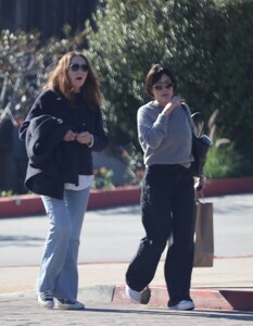 shannen-doherty-at-a-new-year-s-day-brunch-with-her-mother-in-malibu-01-01-2024-4.jpg