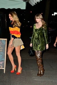 taylor-swift-and-blake-lively-at-lucali-in-brooklyn-01-10-2024-3.jpg