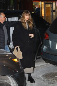 taylor-swift-at-electric-lady-studio-in-new-york-01-18-2024-1.jpg