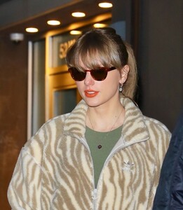 taylor-swift-at-the-electric-lady-studios-in-new-york-01-11-2024-5.jpg
