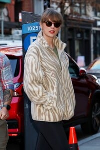 taylor-swift-at-the-electric-lady-studios-in-new-york-01-11-2024-9.jpg