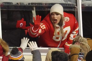 taylor-swift-miami-dolphins-vs-kansas-city-chiefs-in-kansas-city-01-13-2024-5.jpg