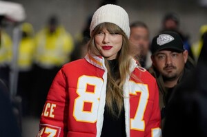 taylor-swift-miami-dolphins-vs-kansas-city-chiefs-in-kansas-city-01-13-2024-6.jpg