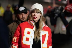 taylor-swift-miami-dolphins-vs-kansas-city-chiefs-in-kansas-city-01-13-2024-7.jpg