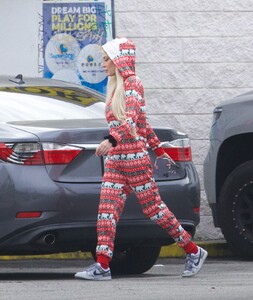 tori-spelling-visits-a-liquor-store-on-new-year-s-eve-in-los-angeles-12-31-2023-4.jpg