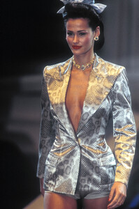 versus-ss-1995(6).thumb.jpg.c4aae38373d664ad18082d80a3252a82.jpg