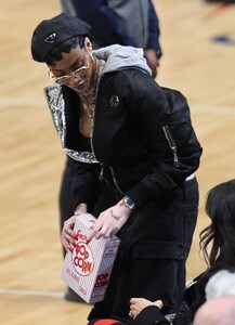 winnie-harlow-at-washington-wizards-game-in-washington-01-08-2024-4.jpg