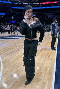 winnie-harlow-at-washington-wizards-game-in-washington-01-08-2024-7.jpg