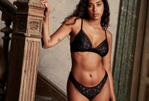 yse-ensemble-lingerie-battement-de-cils-noir+(3).jpg