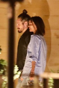 zoe-saldana-and-marco-perego-on-a-dinner-date-at-nobu-in-malibu-01-03-2024-0.jpg