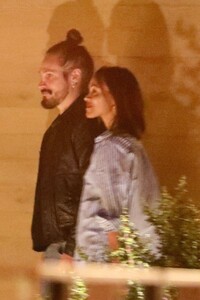 zoe-saldana-and-marco-perego-on-a-dinner-date-at-nobu-in-malibu-01-03-2024-2.jpg