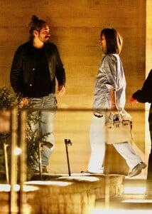 zoe-saldana-and-marco-perego-on-a-dinner-date-at-nobu-in-malibu-01-03-2024-3.jpg