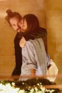 zoe-saldana-and-marco-perego-on-a-dinner-date-at-nobu-in-malibu-01-03-2024-5.jpg