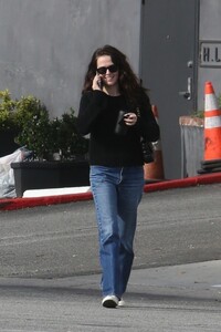 zoey-deutch-out-at-sunset-plaza-in-west-hollywood-2-26-2023-2.jpg
